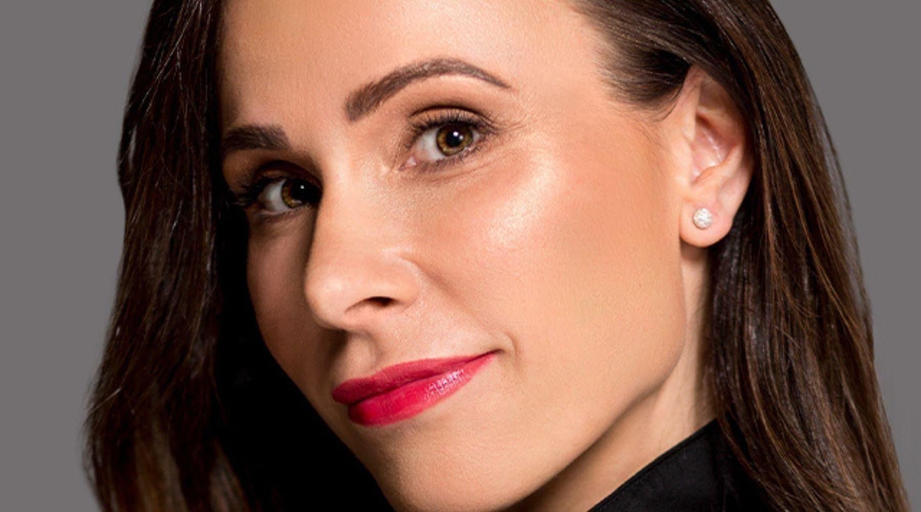 Easy Lash Application - Adorn Cosmetics