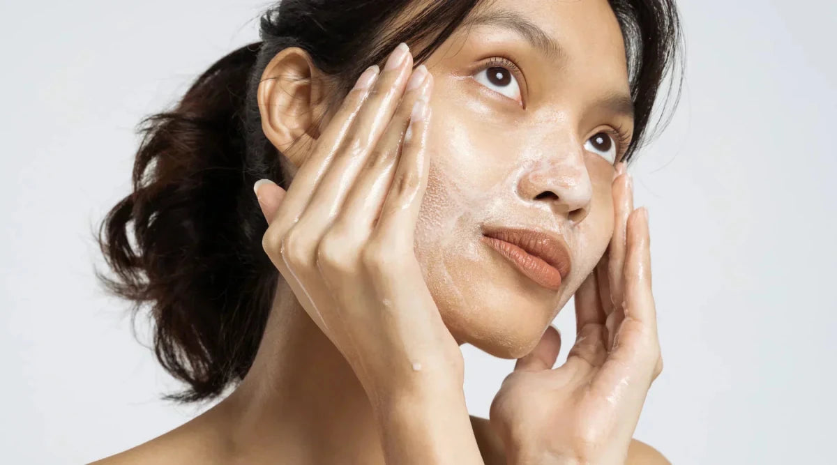 oil cleanser. Best makeup remover. Oil Cleanser for removing makeup.