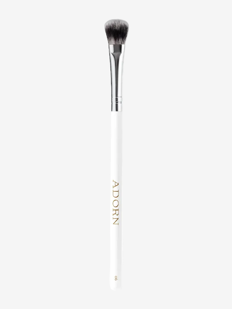 Vegan eyeshadow brush — Adorn cruelty-free blending tool