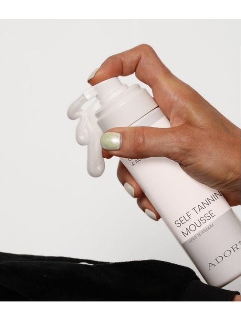 Adorn self tan mitt — easy streak-free self tan application