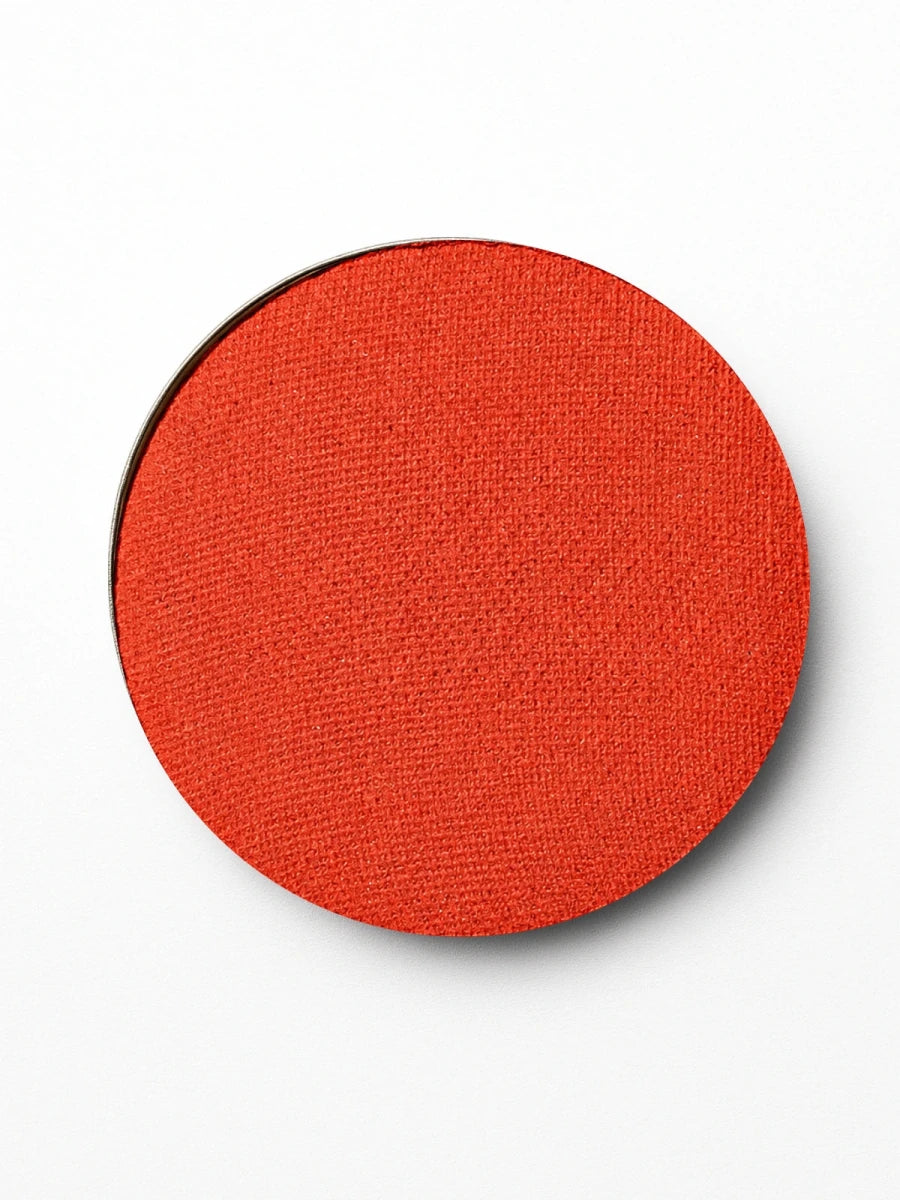 Adorn mineral eyeshadow in Cognac — gentle colour for sensitive eyes