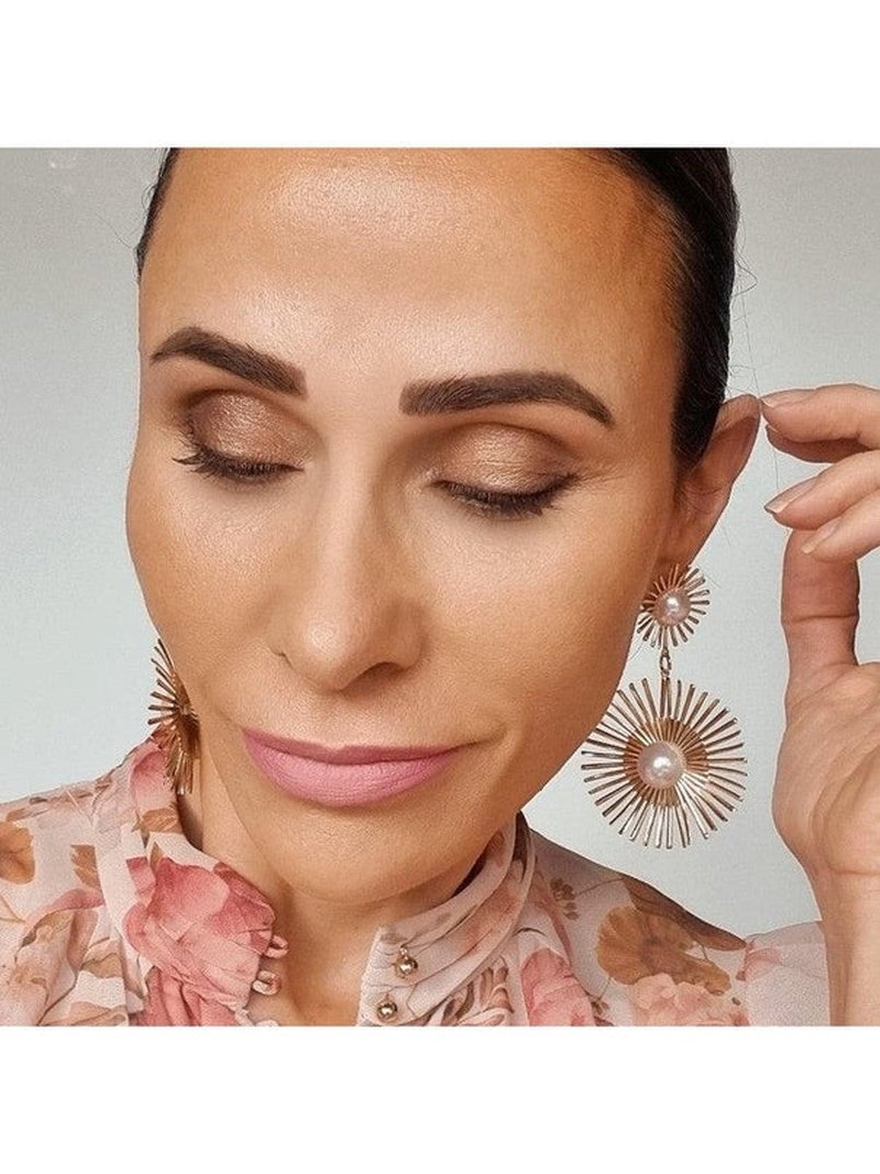 Best eyeshadow for mature women — crease-free formula for mature eyelids