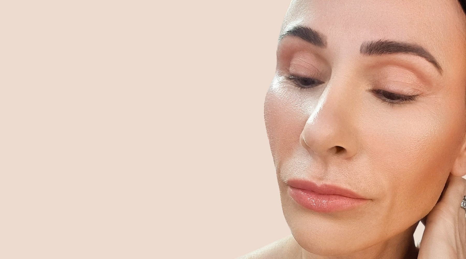 A Simple Technique to Define Hooded Eyes - Adorn Cosmetics