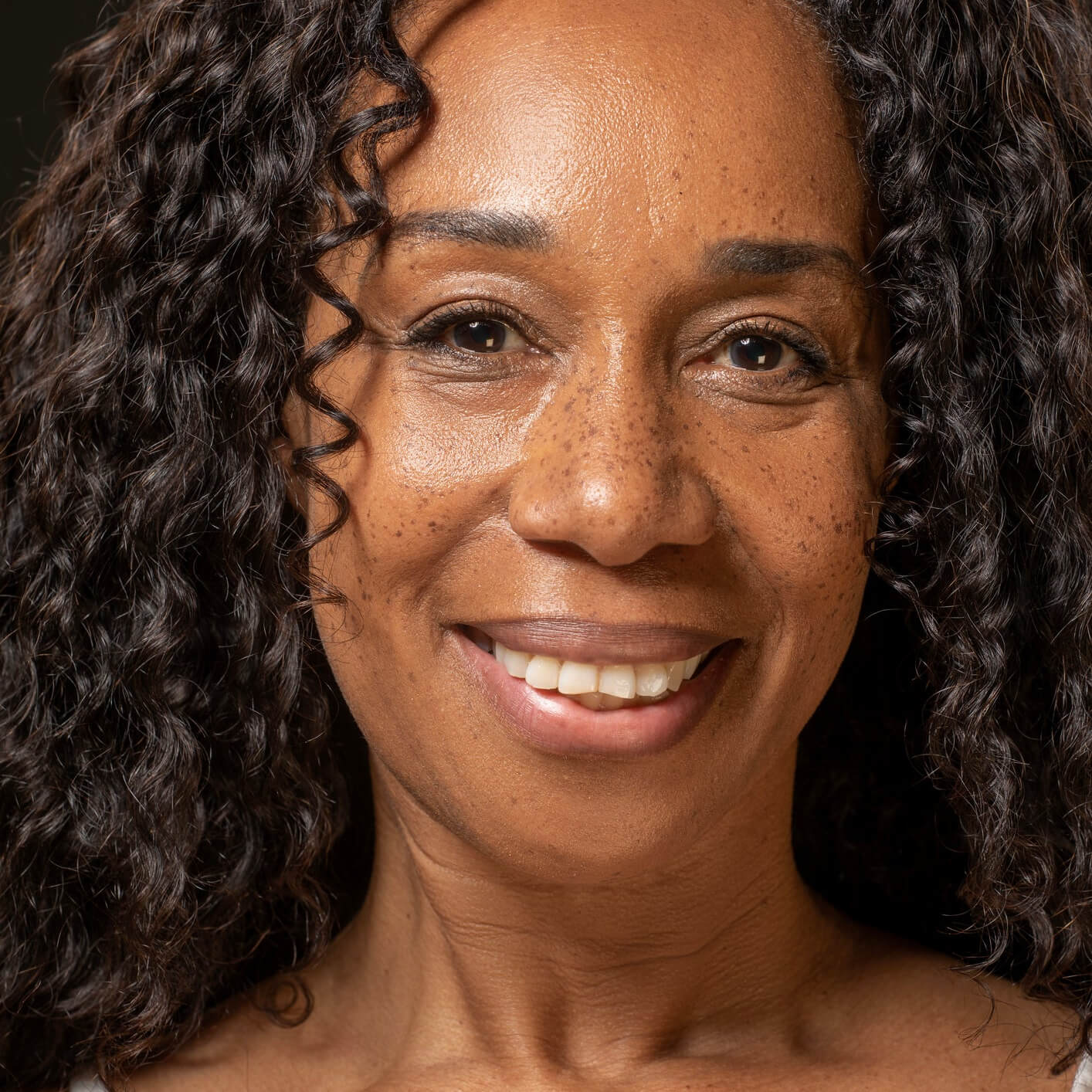 Golden_Tan_Mature_Skin_Mineral_Foundation_Adorn