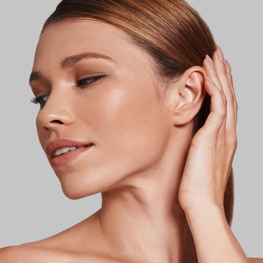 Young_model_wearing_mineral_foundation Adorn