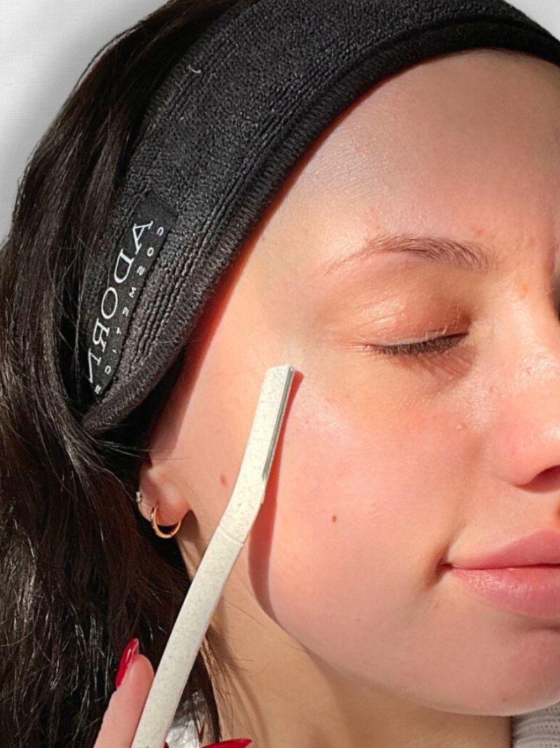 ADORN Biodegradable Dermablade for face in use