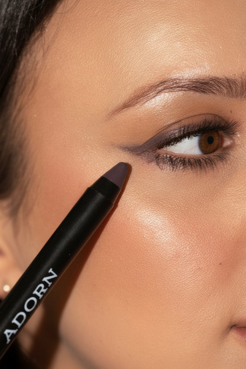 Mineral face crayons in brown and neutral tones for mature and sensitive skin