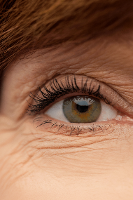  Long wear mascara on a woman's eye