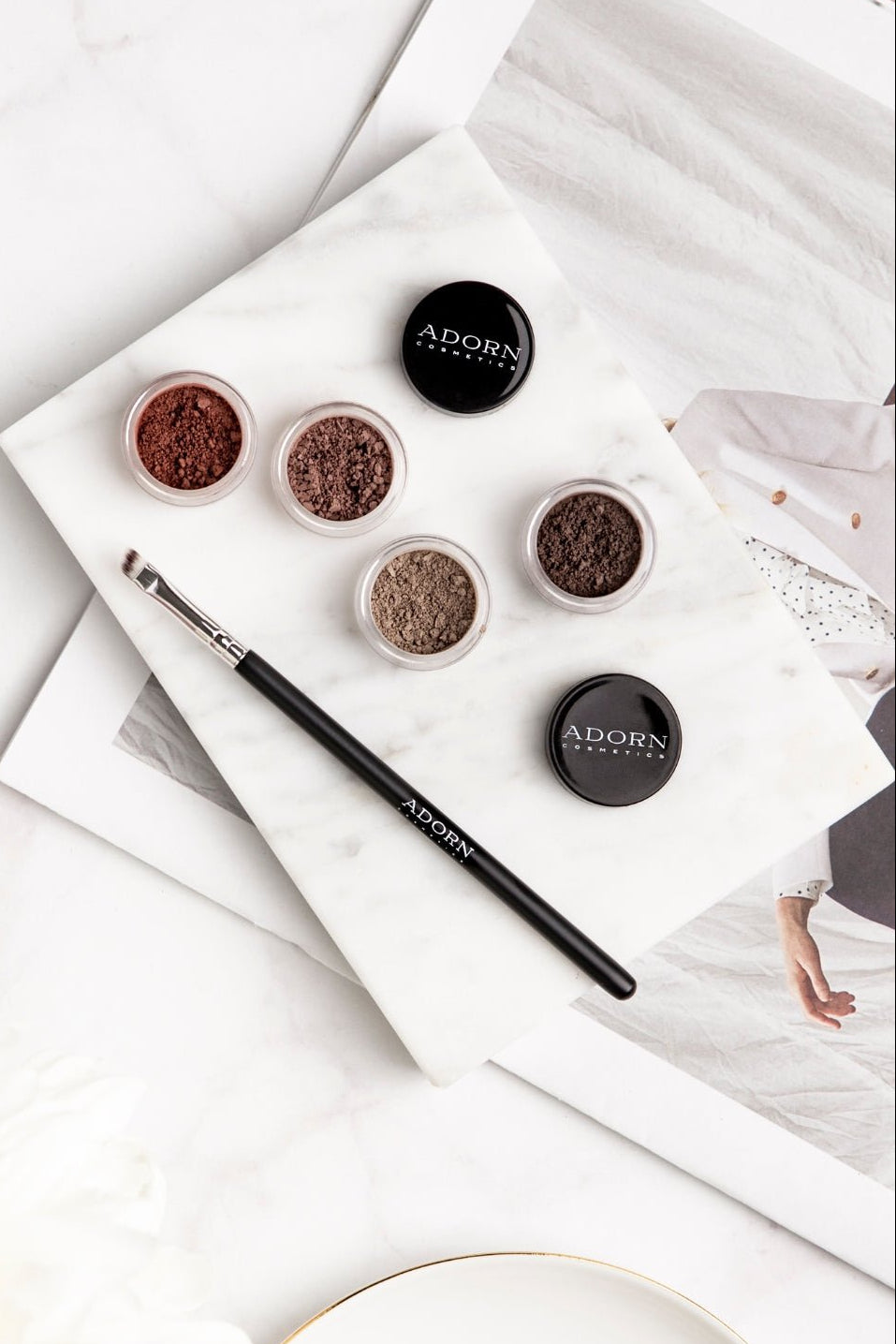 Mineral best brow dust powder — buildable natural brow definition