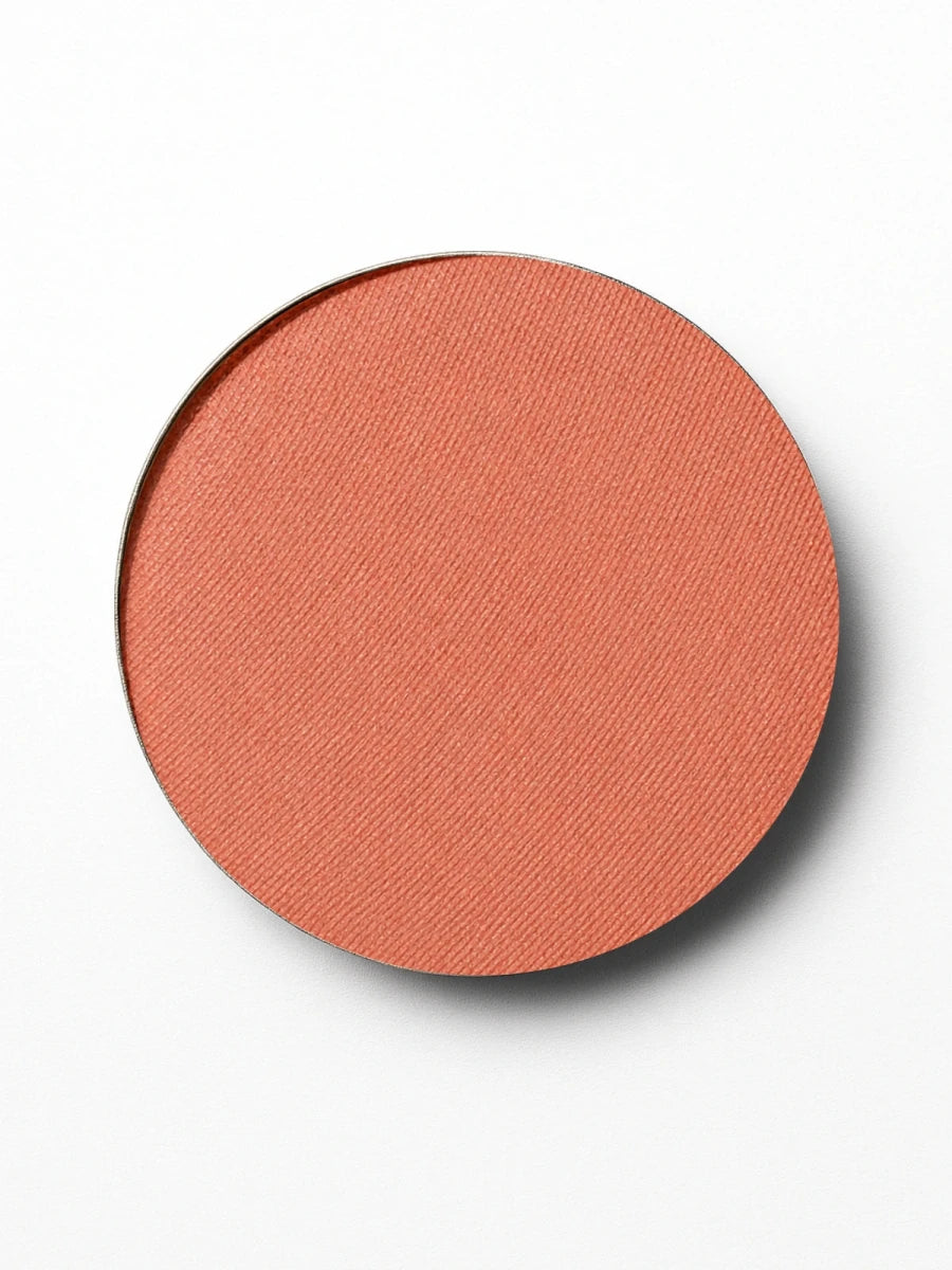 Adorn mineral eyeshadow in Mocha — gentle colour for sensitive eyes